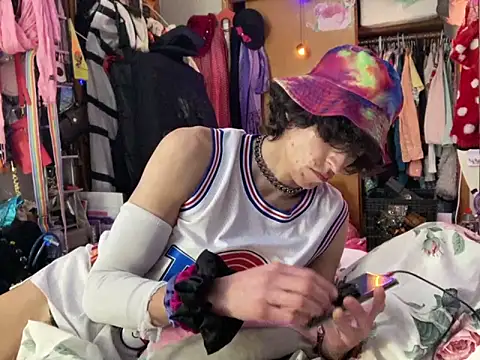 gurlnips online show from 02/03/25, 05:07