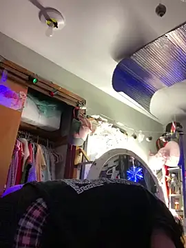 gurlnips online show from 02/08/25, 03:19