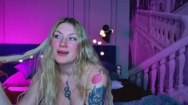 Snapshot of Liv_Fay chatting on 03/08/25, 12:44 Liv Fay online show from 03/08/25, 12:44