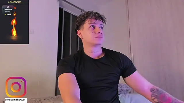 Snapshot of DerekOlsen chatting on 10/27/25, 02:04 DerekOlsen online show from 10/27/25, 02:04