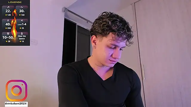 Snapshot of DerekOlsen chatting on 10/29/25, 02:14 DerekOlsen online show from 10/29/25, 02:14