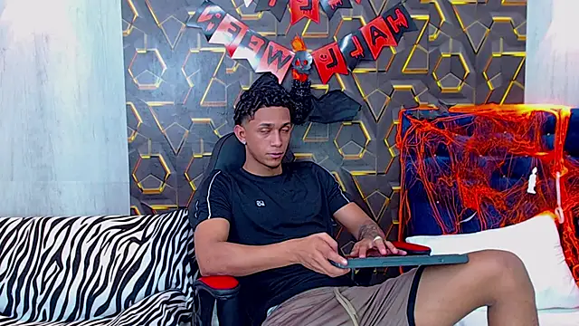 dominic smith  online show from 10/26/25, 06:25