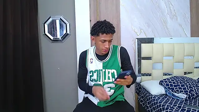 dominic smith  online show from 11/11/25, 12:32