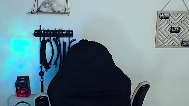 Snapshot of Alan_hadid1 chatting on 01/31/25, 12:50 Alan hadid1 online show from 01/31/25, 12:50