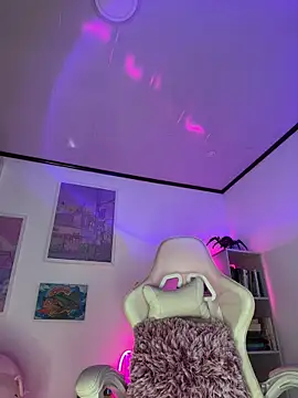 Tsuki-moon online show from 11/15/25, 10:34