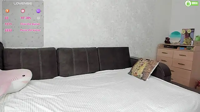 pretty yong cat online show from 12/14/24, 12:44