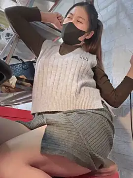 Snapshot of Tina_995 chatting on 12/24/24, 02:21 Tina 995 online show from 12/24/24, 02:21