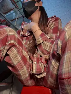 Snapshot of Tina_995 chatting on 03/11/25, 01:12 Tina 995 online show from 03/11/25, 01:12