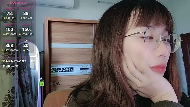 Snapshot of Lili_666 chatting on 12/24/24, 08:00 Lili 666 online show from 12/24/24, 08:00