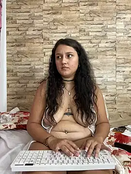 Snapshot of saray_gomez22 chatting on 12/16/24, 05:06 saray gomez22 online show from 12/16/24, 05:06