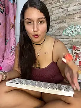 Snapshot of saray_gomez22 chatting on 12/18/24, 01:15 saray gomez22 online show from 12/18/24, 01:15