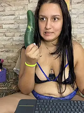 Snapshot of saray_gomez22 chatting on 02/06/25, 02:11 saray gomez22 online show from 02/06/25, 02:11