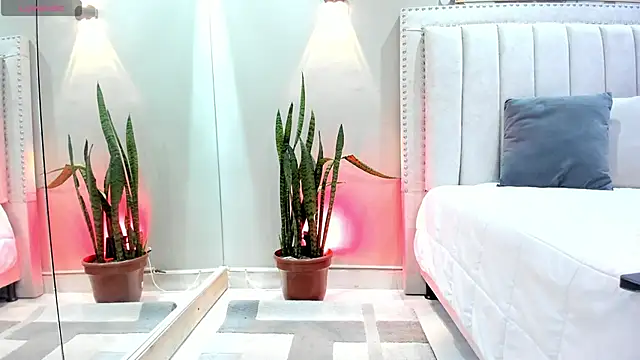 Miranda doll  online show from 03/10/25, 12:15