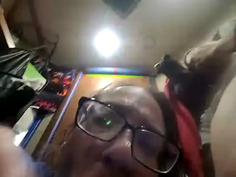 ILUV2TUCHMYKITTY online show from 10/25/25, 01:29