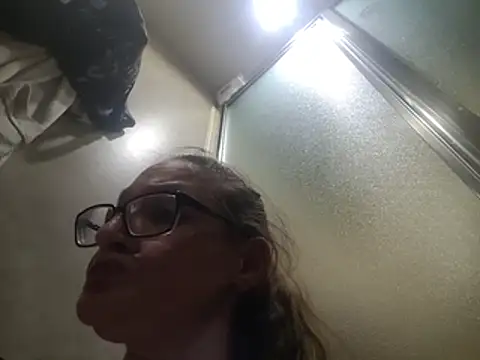 ILUV2TUCHMYKITTY online show from 11/24/25, 12:38