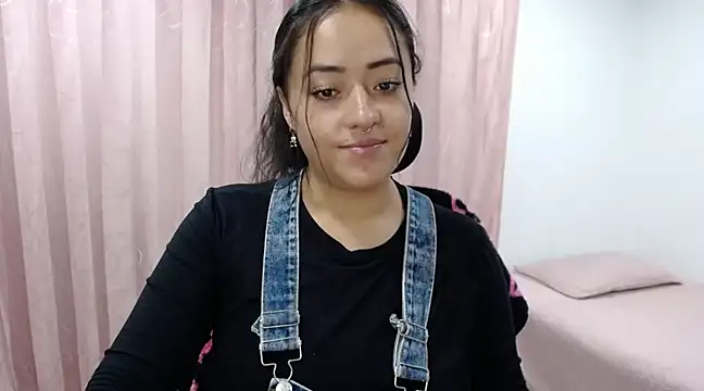 Snapshot of jjulietha95 chatting on 02/14/25, 01:34 jjulietha95 online show from 02/14/25, 01:34