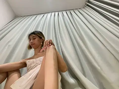 Snapshot of cave18hot chatting on 02/24/25, 02:15 cave18hot online show from 02/24/25, 02:15