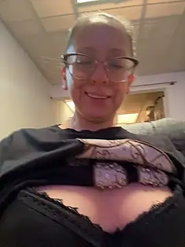 Snapshot of miss_hanna07 chatting on 10/17/25, 09:06 miss hanna07 online show from 10/17/25, 09:06