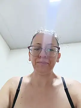 Snapshot of miss_hanna07 chatting on 11/08/25, 11:43 miss hanna07 online show from 11/08/25, 11:43