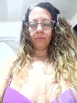 Snapshot of miss_hanna07 chatting on 11/10/25, 03:05 miss hanna07 online show from 11/10/25, 03:05