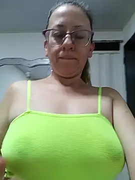 Snapshot of miss_hanna07 chatting on 11/17/25, 09:37 miss hanna07 online show from 11/17/25, 09:37