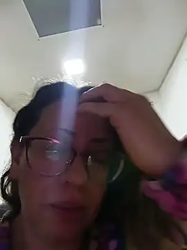 Snapshot of miss_hanna07 chatting on 11/19/25, 12:21 miss hanna07 online show from 11/19/25, 12:21