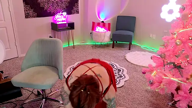 Snapshot of MissyRoulette chatting on 12/21/24, 08:28 MissyRoulette online show from 12/21/24, 08:28