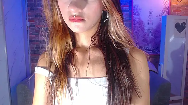 Snapshot of Laurita_b chatting on 12/12/24, 08:21 Laurita b online show from 12/12/24, 08:21