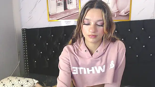 Snapshot of Laurita_b chatting on 01/15/25, 03:50 Laurita b online show from 01/15/25, 03:50