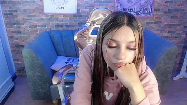 Snapshot of Laurita_b chatting on 01/21/25, 10:51 Laurita b online show from 01/21/25, 10:51