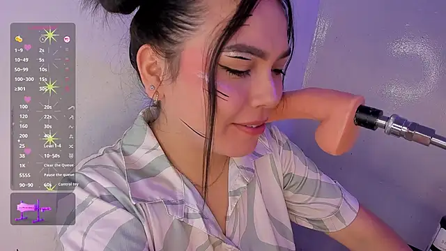 Snapshot of Honey_Jenny_1 chatting on 09/14/25, 02:22 Honey Jenny 1 online show from 09/14/25, 02:22