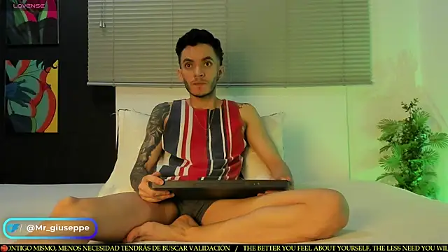 Snapshot of Tylergiuseppe_ chatting on 09/26/25, 09:08 Tylergiuseppe online show from 09/26/25, 09:08