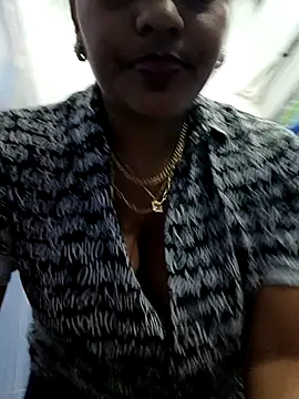 Snapshot of anaesca chatting on 03/08/25, 04:01 anaesca online show from 03/08/25, 04:01