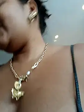 Snapshot of anaesca chatting on 03/12/25, 05:38 anaesca online show from 03/12/25, 05:38