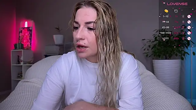 Snapshot of Tanya_Acid chatting on 10/16/25, 11:44 Tanya Acid online show from 10/16/25, 11:44