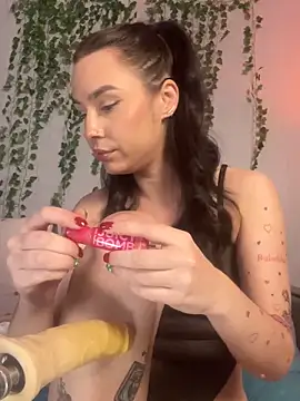 MiaNell online show from 11/23/25, 12:10