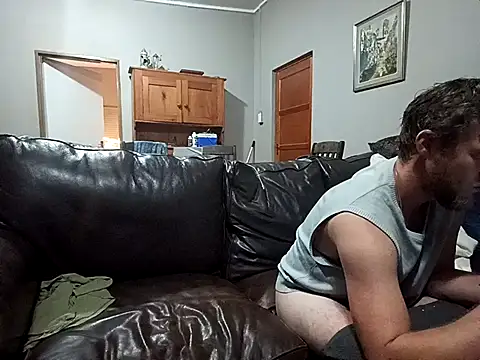 Snapshot of Missmesexycouple69 chatting on 10/31/25, 11:28 Missmesexycouple69 online show from 10/31/25, 11:28