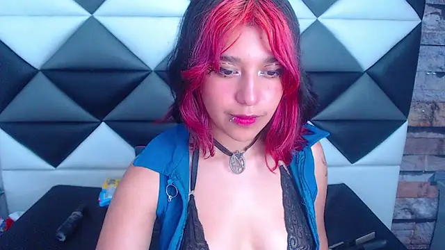Snapshot of UnderBaby_ chatting on 12/14/24, 03:51 UnderBaby online show from 12/14/24, 03:51