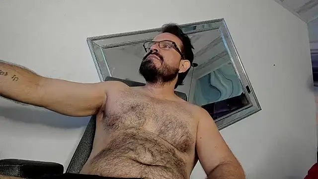 Snapshot of SbasTone_Muscle chatting on 10/06/25, 01:19 SbasTone Muscle online show from 10/06/25, 01:19