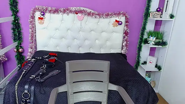 Snapshot of AmorMia chatting on 12/19/24, 03:52 AmorMia online show from 12/19/24, 03:52
