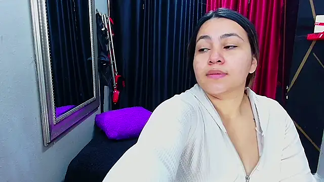Snapshot of AmorMia chatting on 02/05/25, 12:38 AmorMia online show from 02/05/25, 12:38
