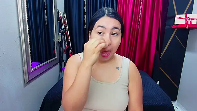 Snapshot of AmorMia chatting on 02/10/25, 12:18 AmorMia online show from 02/10/25, 12:18