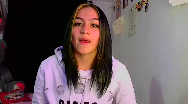 Snapshot of lucycherry__ chatting on 12/11/24, 02:19 lucycherry online show from 12/11/24, 02:19