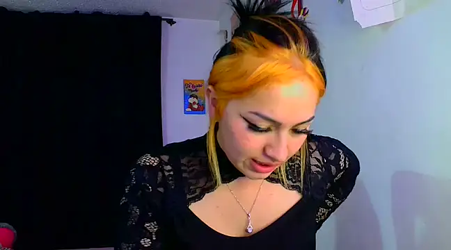 Snapshot of lucycherry__ chatting on 12/13/24, 12:20 lucycherry online show from 12/13/24, 12:20