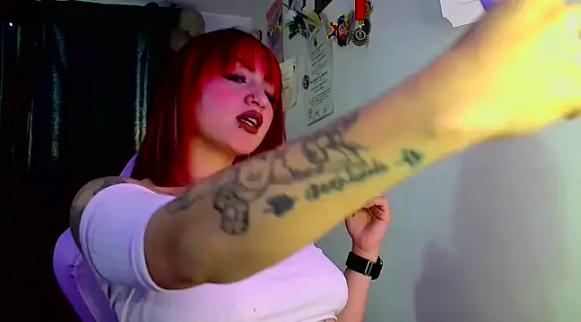 Snapshot of lucycherry__ chatting on 02/10/25, 11:02 lucycherry online show from 02/10/25, 11:02