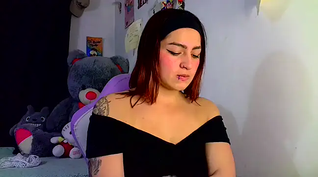 Snapshot of lucycherry__ chatting on 03/11/25, 02:54 lucycherry online show from 03/11/25, 02:54