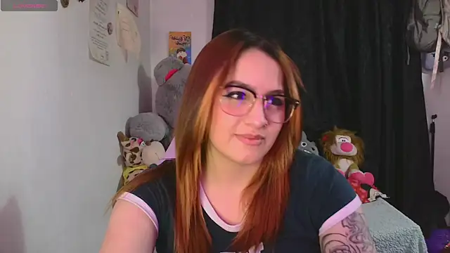 Snapshot of lucycherry__ chatting on 09/24/25, 03:21 lucycherry online show from 09/24/25, 03:21