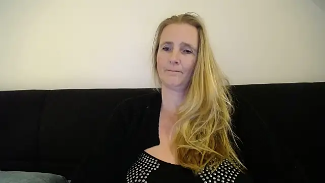 XXNikkie online show from 12/21/24, 07:38