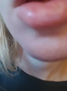 Snapshot of Linda_999 chatting on 12/20/24, 06:40 Linda 999 online show from 12/20/24, 06:40