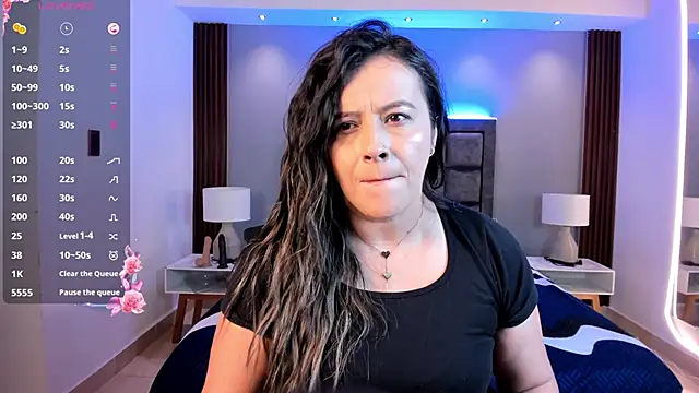 Susann Ross online show from 10/08/25, 10:46